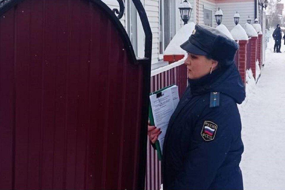     В Новосибирске со счета горе-отца списали 178 тысяч рублей в пользу совершеннолетней дочери. Фото: УФССП по Новосибирской области.