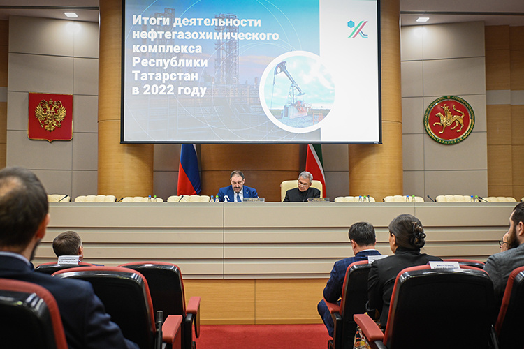    Базовые предприятия нефтегазохимического комплекса Татарстана увеличили объемы производства на 1,8%. Этому способствовало увеличение добычи нефти, выпуска нефтепродуктов, удобрений и полиолефинов Фото: president.tatarstan.ru