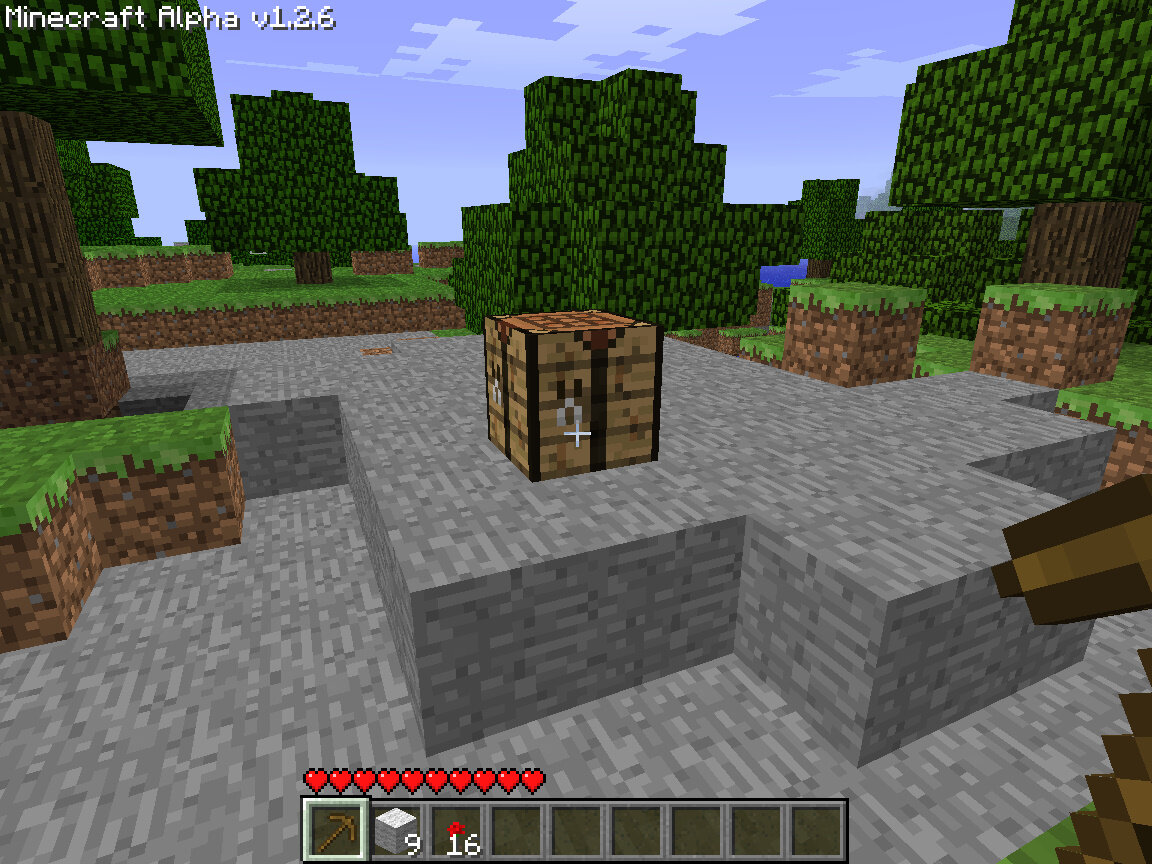 Верстак на камне стоит