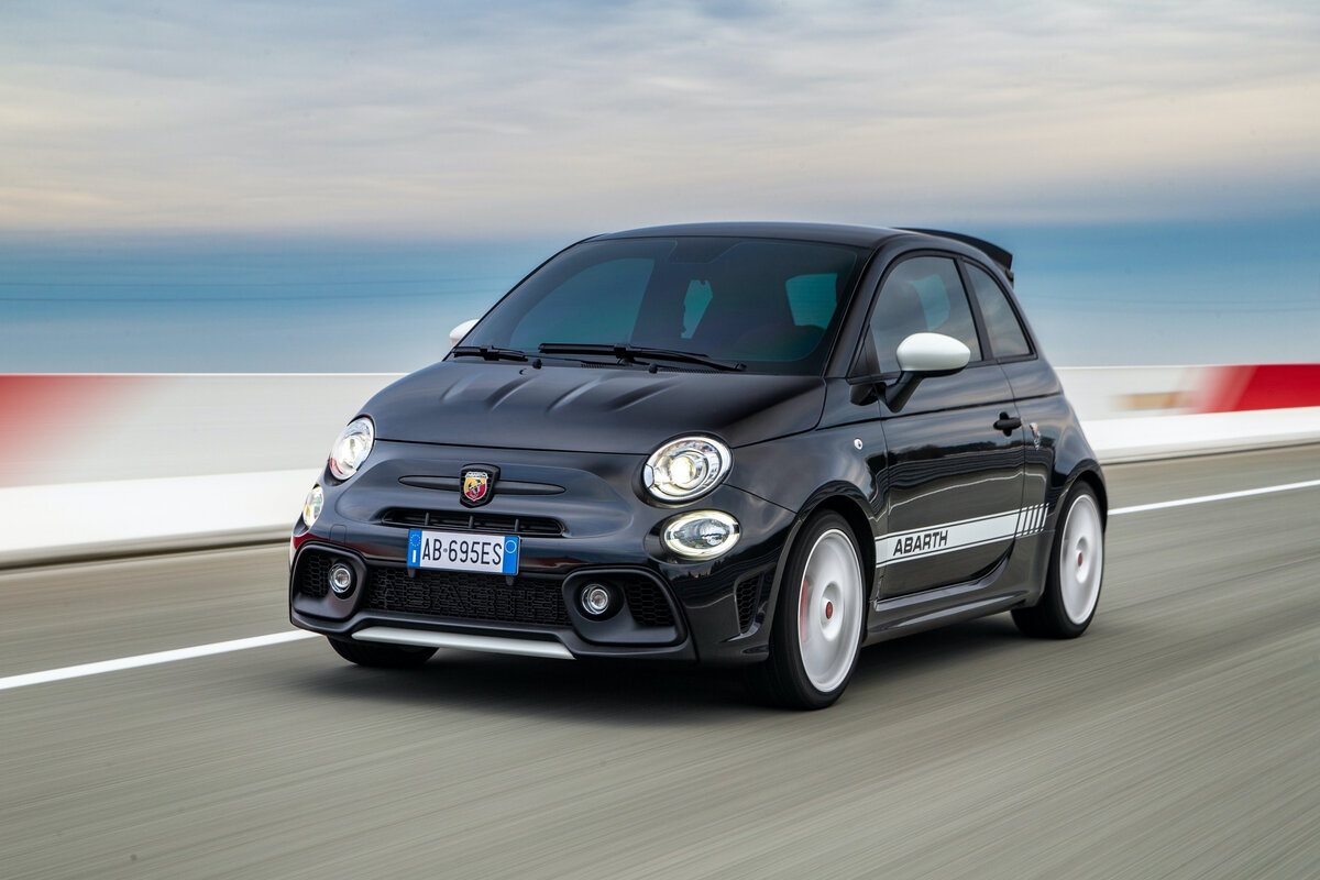 Fiat 500 Abarth 2021 обои на рабочий