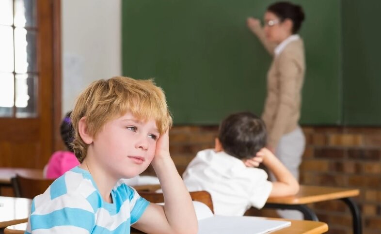 Устают ребятишки в школе... Устают, а что делать? 