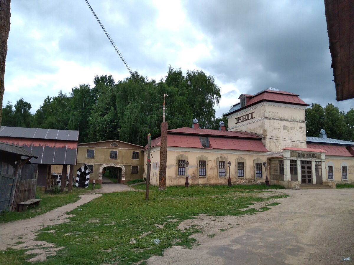 Россия. Московская область. Музей-заповедник "Горки Ленинские". Киногородок