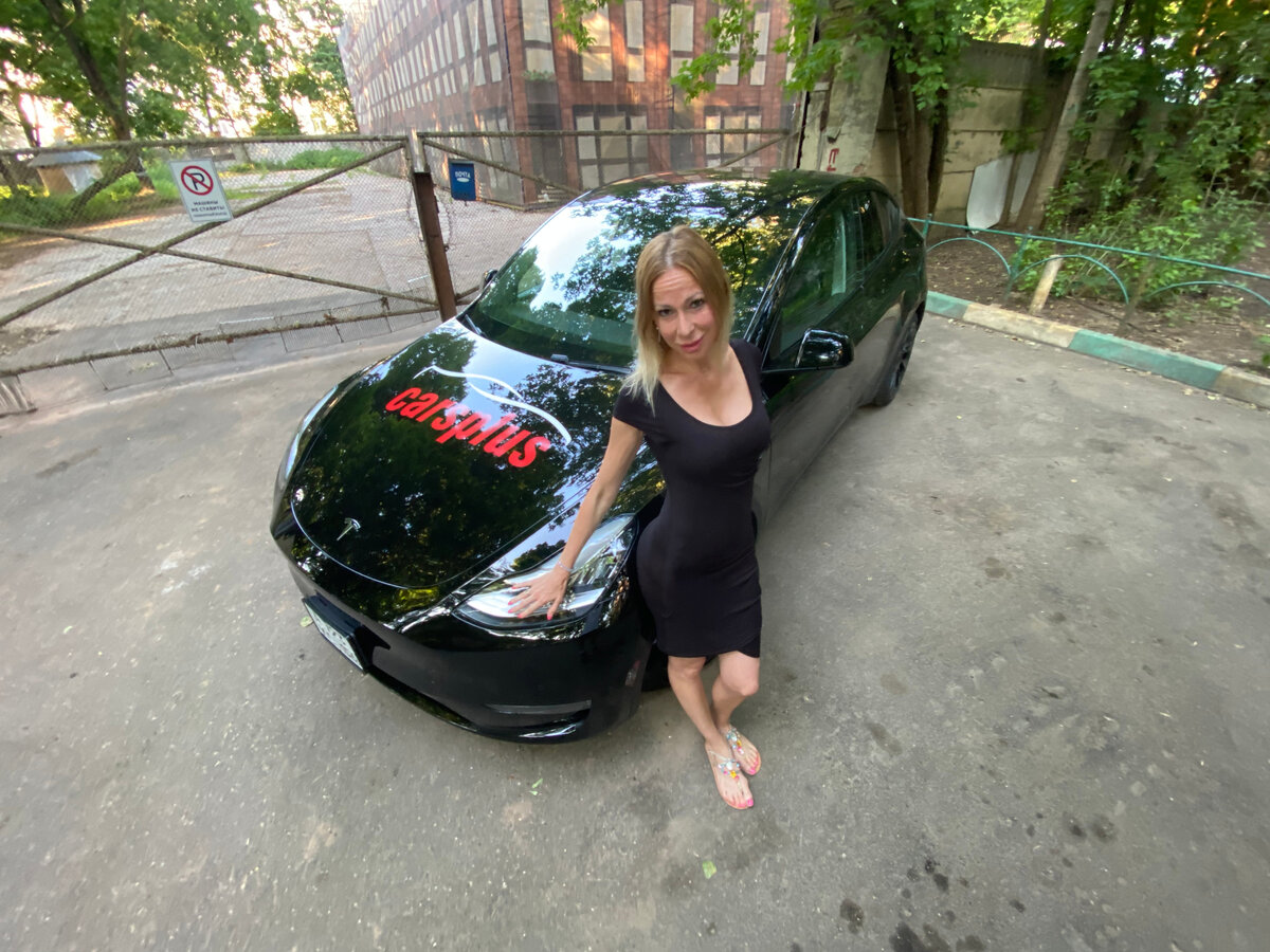 Удивительно ладный и собранный образ. Я про машину, если что)