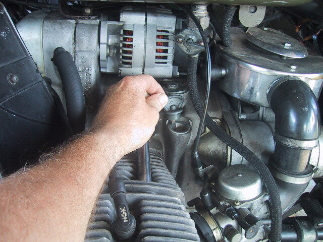 При неимении минимального опыта и гаража, оборудованного смотровой ямой, выполнение этих задач может быть довольно сложным. Особенно если речь идет о доливке или замене масла в коробке Изитроник Опель или автоматической КПП. В этом случае лучше обратится к специалистам нашего специализированного автосервиса, которые выполнят комплекс требуемых работ с гарантией качества. Процесс выполнения этих работ включает в себя несколько этапов: