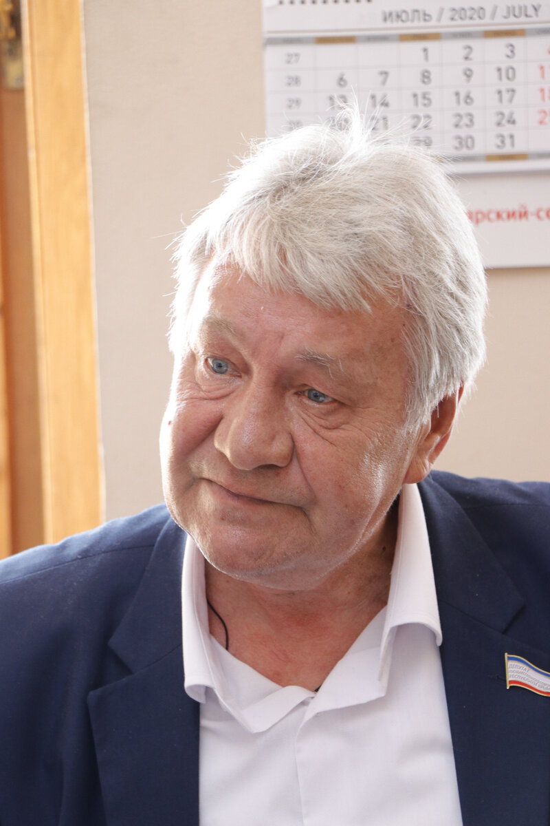 В. Лавров