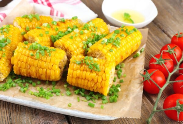 [caption id="attachment_7920" align="aligncenter" width="600"] Кукуруза с маслом и сыром[/caption]
