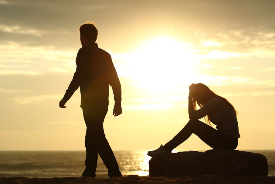 источник фото https://medaboutme.ru/upload/iblock/4a8/kak_perezhit_razryv_otnosheniy_sovety_psikhologa.jpg