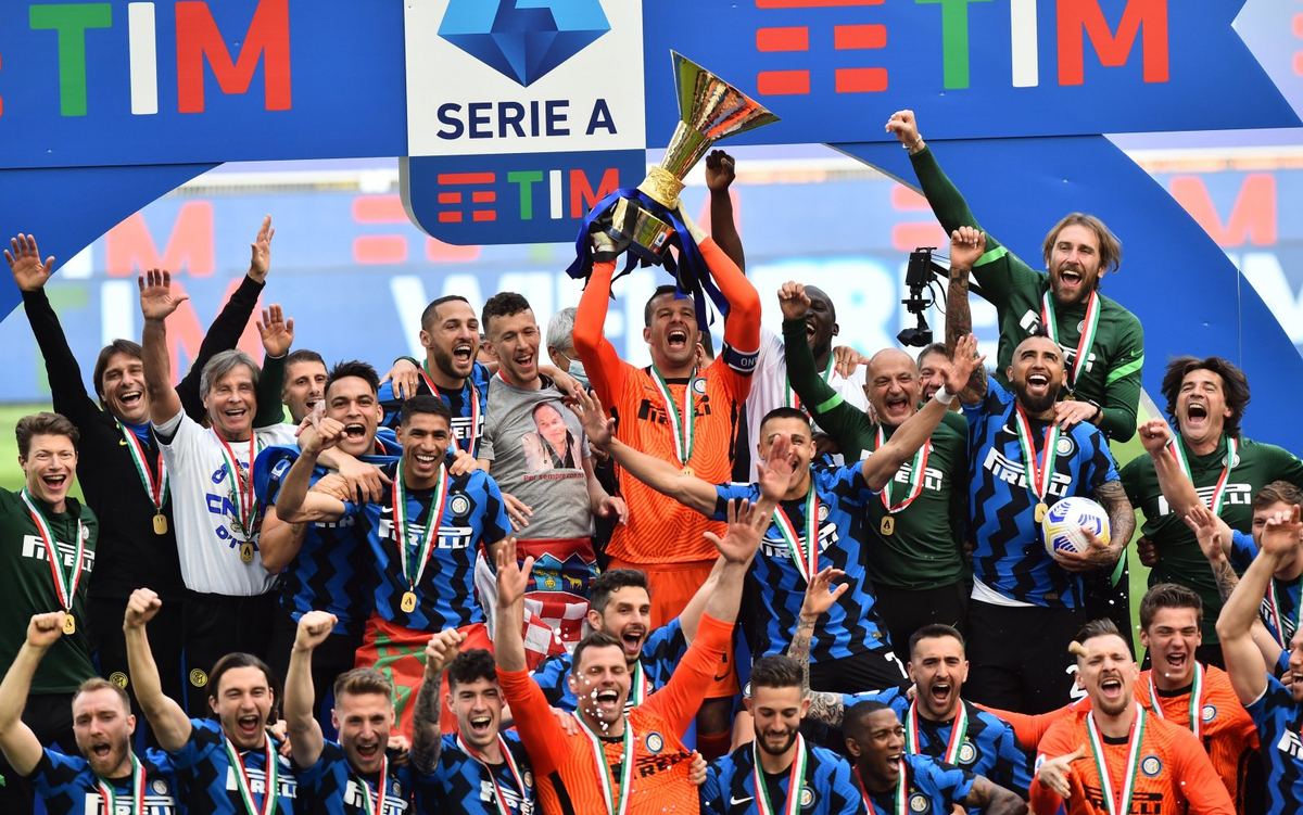 Источник: https://forzaitalianfootball.com/2021/05/inter-lift-scudetto/