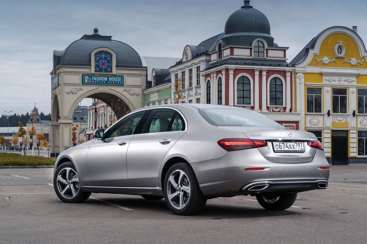 Mercedes-Beпz – вид сзади