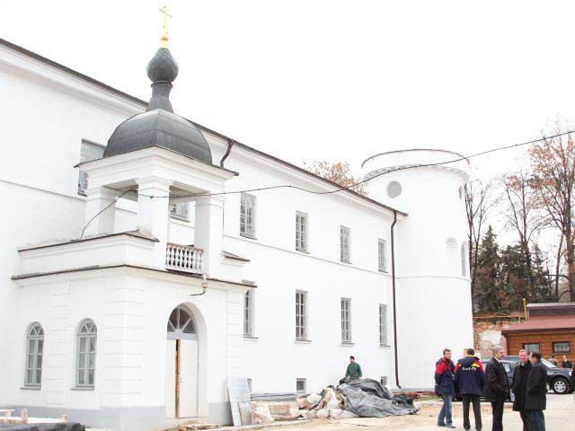  6 октября 2013 г. Газета «Pro Город» от 7 сентября 2013 г. писала: «Налажен свободный проход через Зачатьевскую башню (0+).-29