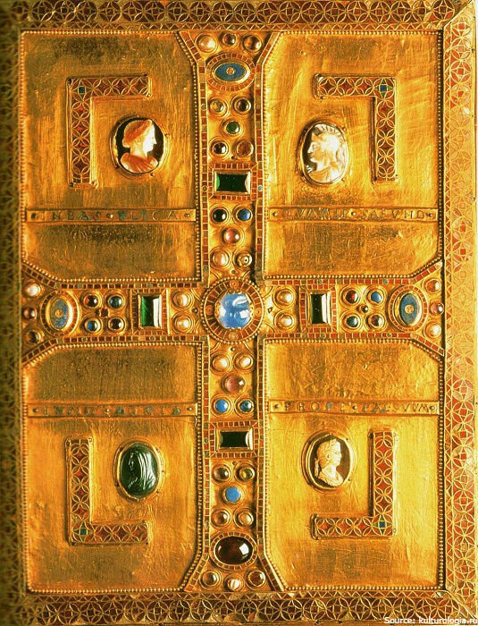 Фото-https://www.globalintergold.info/ru/cenneyshie-knigi-v-zolote-zo58/
