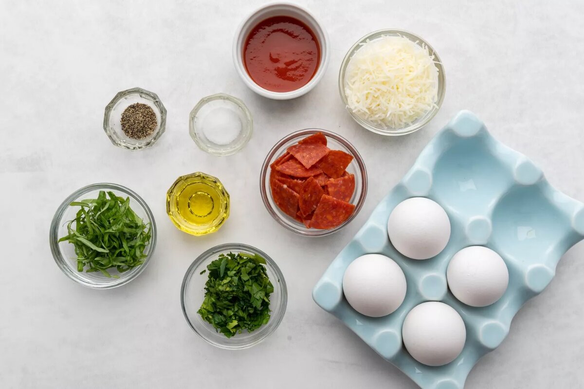 Простой и яркий набор продуктов для создания омлета-пиццы  Фото: thespruceeats.com