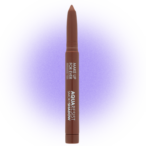 
купить2100 руб.Водостойкие тени для век Aqua Resist Smoky Shadow, Make Up ForeverСам стержень мягкий и пигментированный, хорошо передает цвет на веко. Оттенок ложится гладко и равномерно, при этом, наслаивая, можно регулировать его интенсивность. Тени легко тушуются пальцем, правда, они быстро схватываются, так что действовать надо быстро. В носке комфортные — не скатываются, не сушат кожу и не смазываются, если случайно потереть глаза. Ну и не могу не отметить классные оттенки в линейке, мне особенно понравился 02. Мои голубые глаза идеально оттеняются этим холодным кофейным.