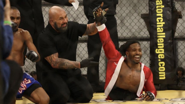    Зайон Кларк.