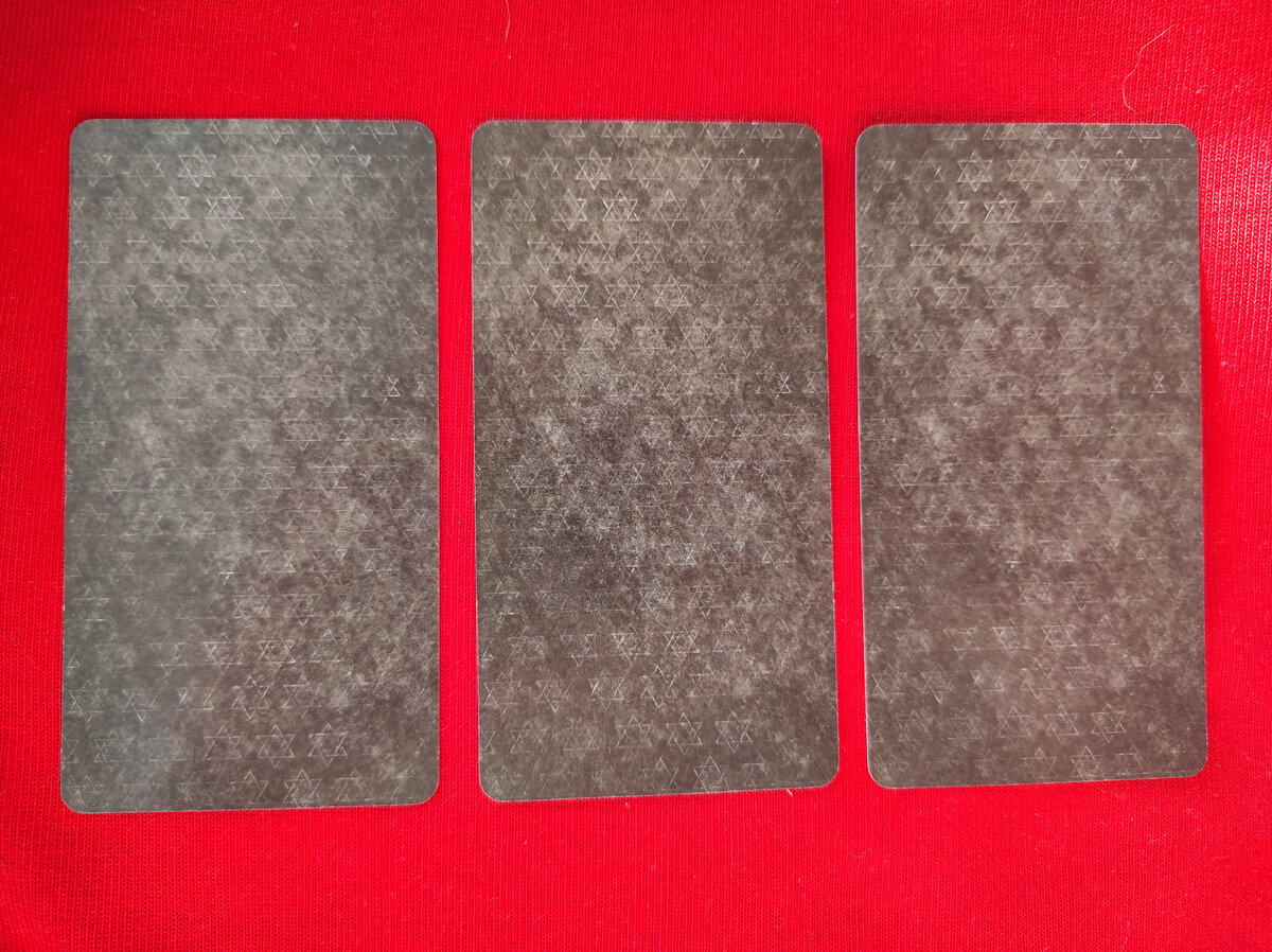 Сегодня красный фон, вторник день Марса, можно быть поярче. 