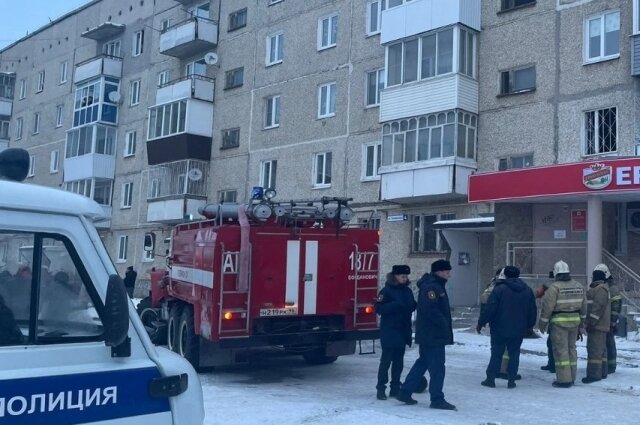    Пожар с гибелью детей и пенсионерки произошёл в пятиэтажке на улице Тимирязева. Фото: ГУ МЧС по Свердловской области