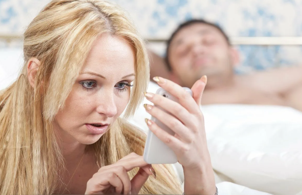 Стоит ли проверять телефон мужа?