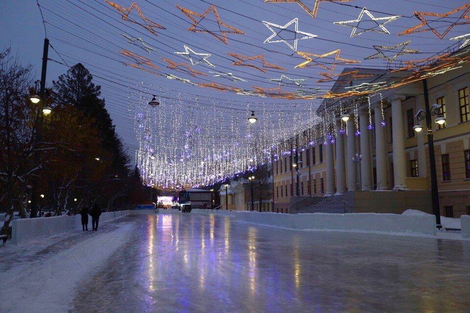     В гиде также можно найти места размещения для гостей города и новогодние акции. Ксения Высотина