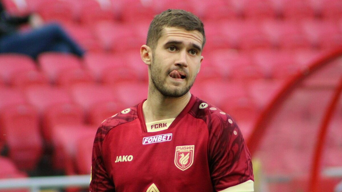     Российский футбольный союз (РФС) решил оштрафовать казанский «Рубин» за долг перед агентом полузащитника клуба Александром Лисаковичем. Об этом говорится в решении организации.