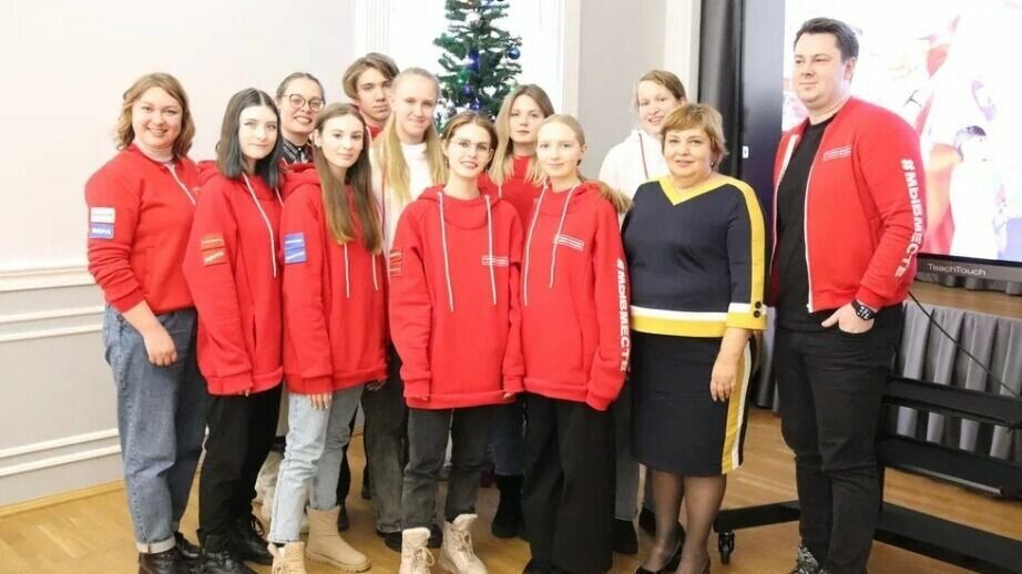     Участники первого съезда Российского движения детей и молодежи от Хабаровского края встретились с министром образования и науки региона Викторией Хлебниковой.