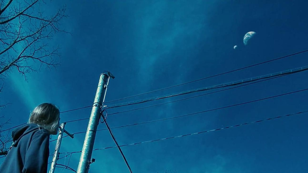 другая земля постер. другая земля фильм 2011. христианские фильмы семейные. другая земля / another earth; майк кэхилл, сша, 2011. небо и земля фильм 2011.