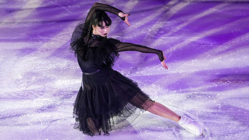 Показательные выступления в Красноярске. Валиева в роли Уэнсдей.