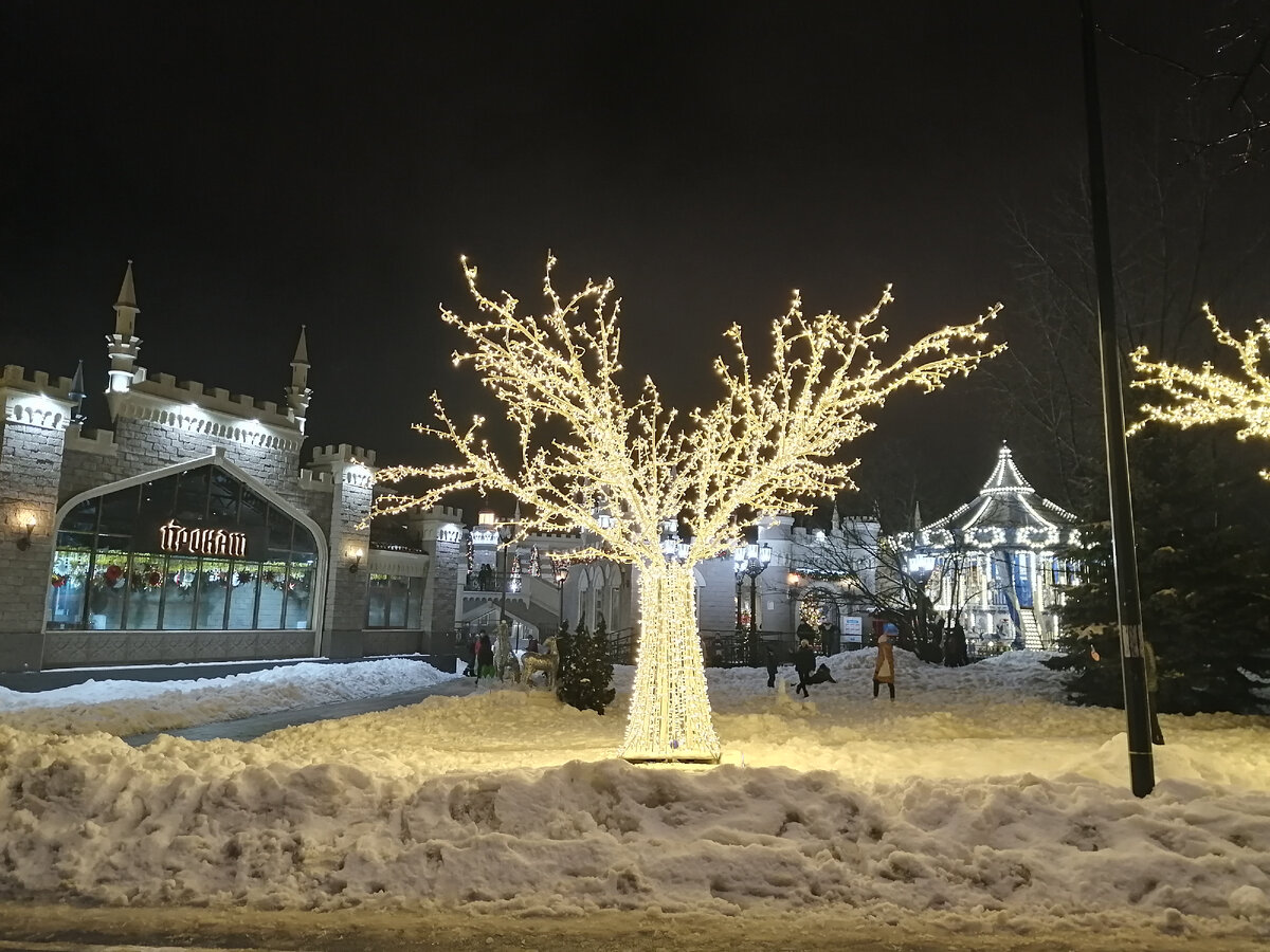 слева карусель