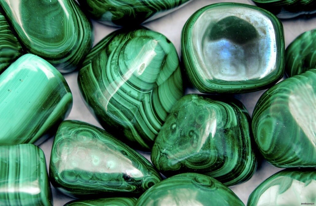 На картинке - малахит.