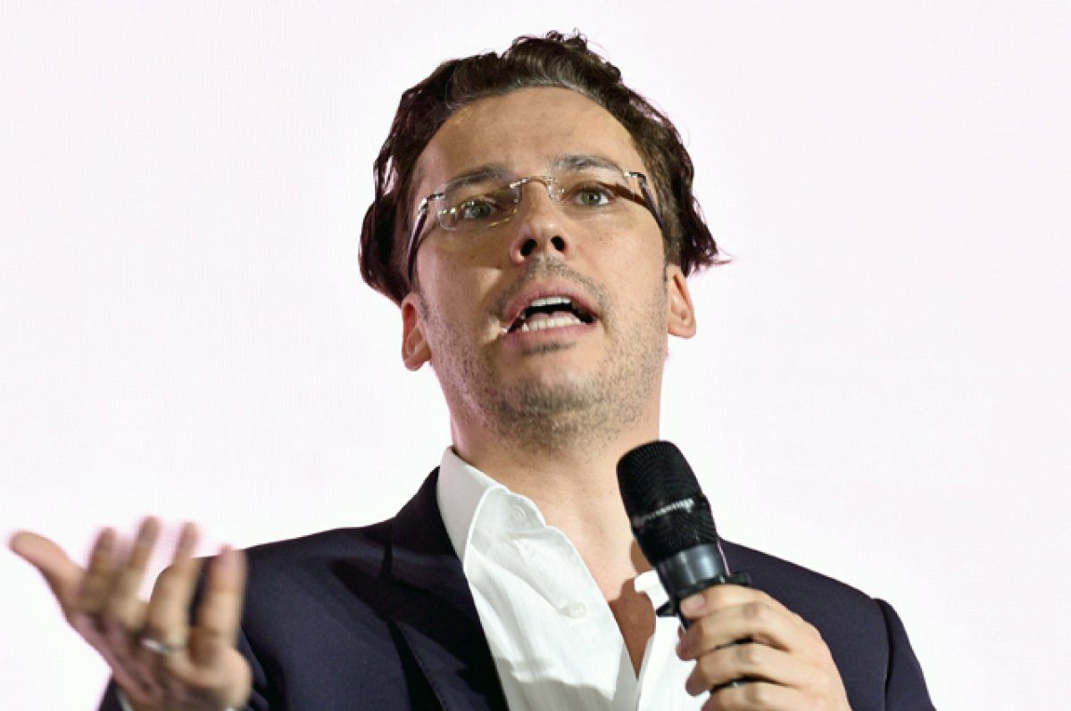    В сети возмущены Галкиным, прокричавшим в микрофон приветствие укронацистов