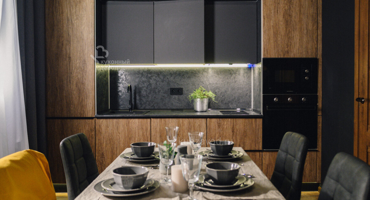 На фото: Проект «Портофино». Небольшой линейный гарнитур обычно проще всего вписать в интерьер

