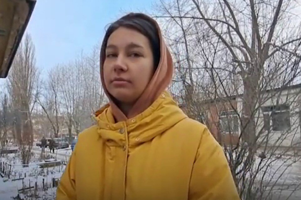     Анна работает в мебельном магазине. Фото: Скриншот видео ТГ Mash на Донбассе