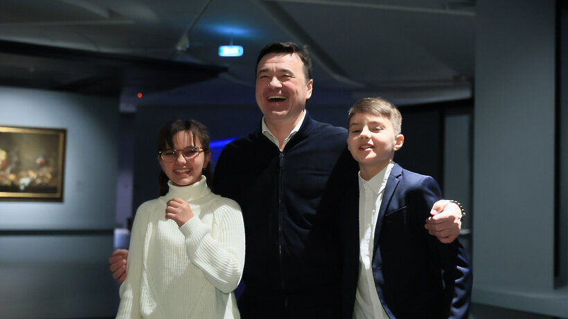    Губернатор Московской области Андрей Воробьев на выставке Рубенса в музее Новый Иерусалим и пообщался со школьниками, чьи близкие сейчас в зоне СВО ©Константин Семенец Пресс-служба Губернатора и Правительства Московской области
