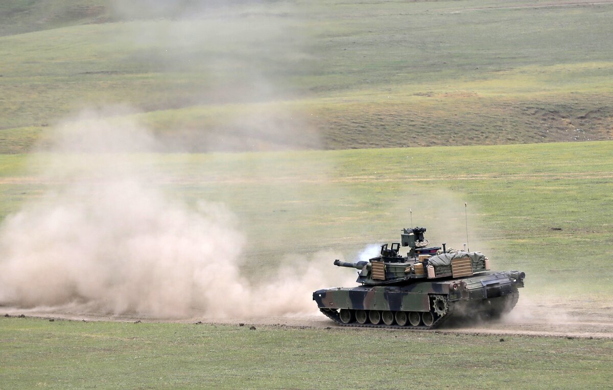    Танк М1 Abrams  EPA-EFE/ZURAB KURTSIKIDZE