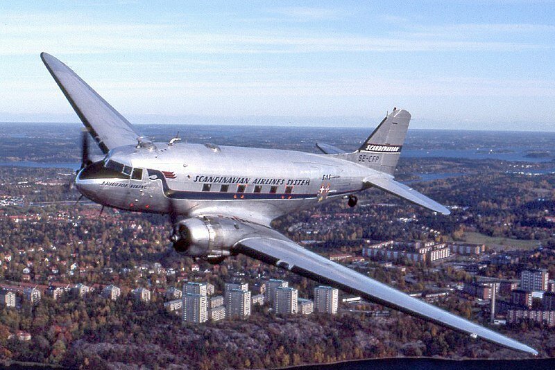     Самый неубиваемый самолёт мира возит пассажиров уже 85 лет