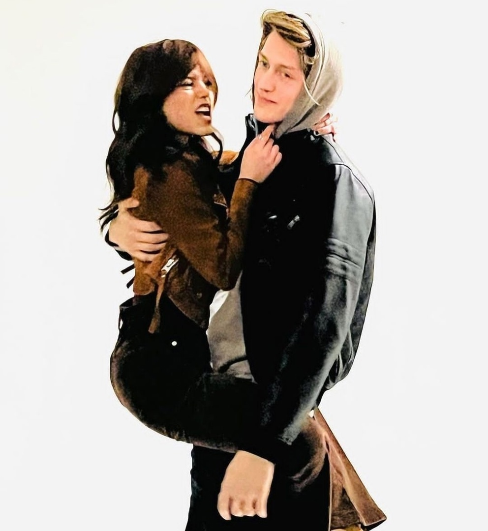 дженна ортега wednesday. перси хайнс уайт и дженна ортега. перси хайнс уайт и дженна ортега встречаются. перси хайнс уайт уэнсдей. перси хайнс уайт 2022 уэнсдей.