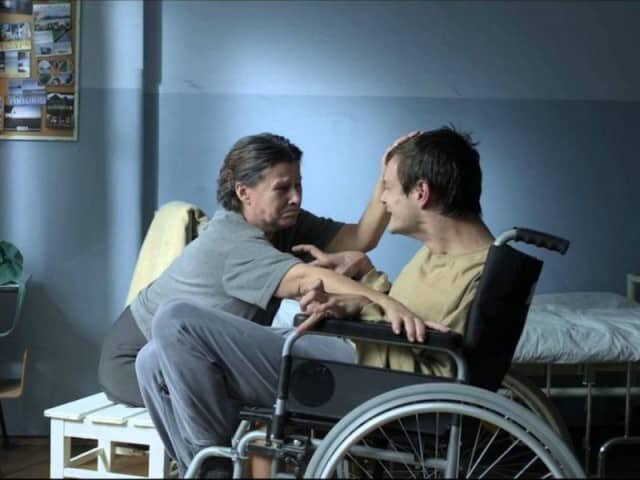 Нужно признать лиц осуществляющих уход (ЛОУ) занятыми