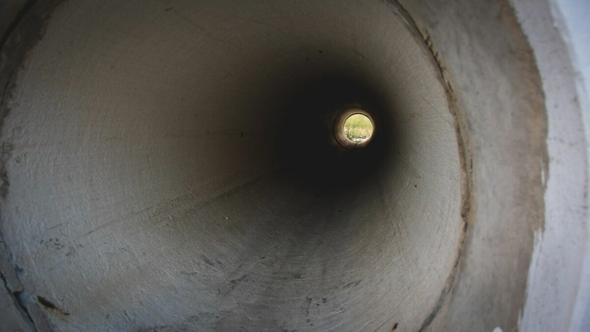     Около 300 жителей 6 многоквартирных домов и 77 частных домовладений остались без холодного водоснабжения в Приморье. В селе Гвоздево Хасанского района введен режим ЧС. Проблемой заинтересовались прокуратуре.