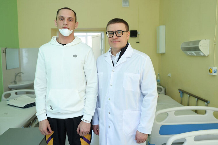    Врачи убрали острый осколок, и сейчас Дмитрий идет на поправку