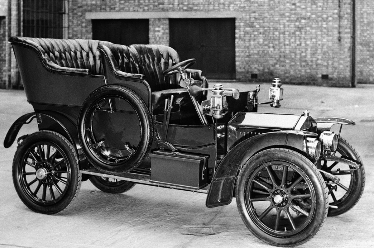 фото самой первой машины в мире