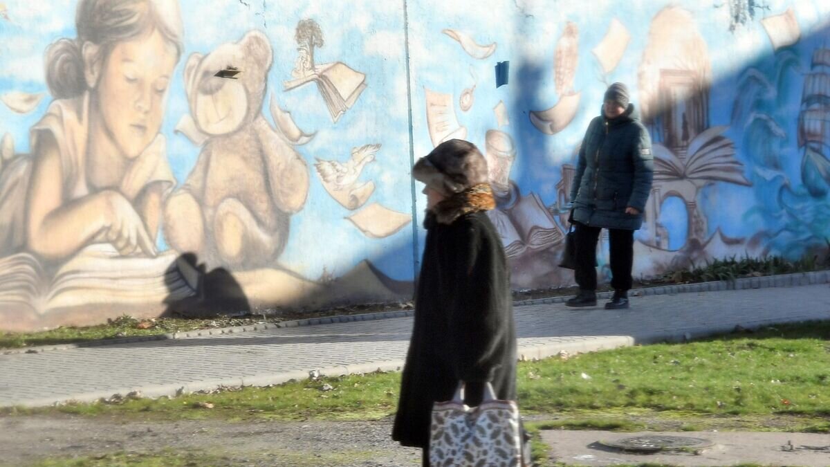    Прохожие на улице Мелитополя© РИА Новости / Евгений Биятов