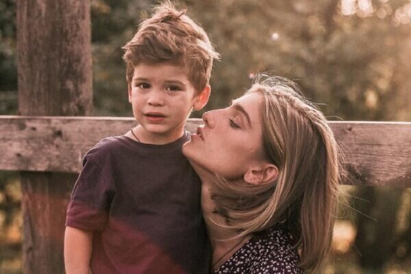    Нино Нинидзе с сыном. Фото: thevoicemag.ru