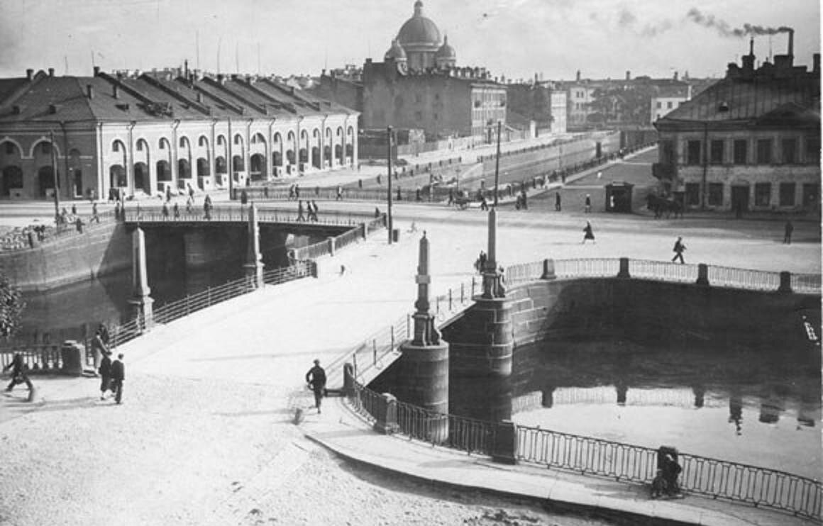 Фото Пикалова и Старо-Никольского моста на каналах Грибоедова и Крюковом, 1935 год.