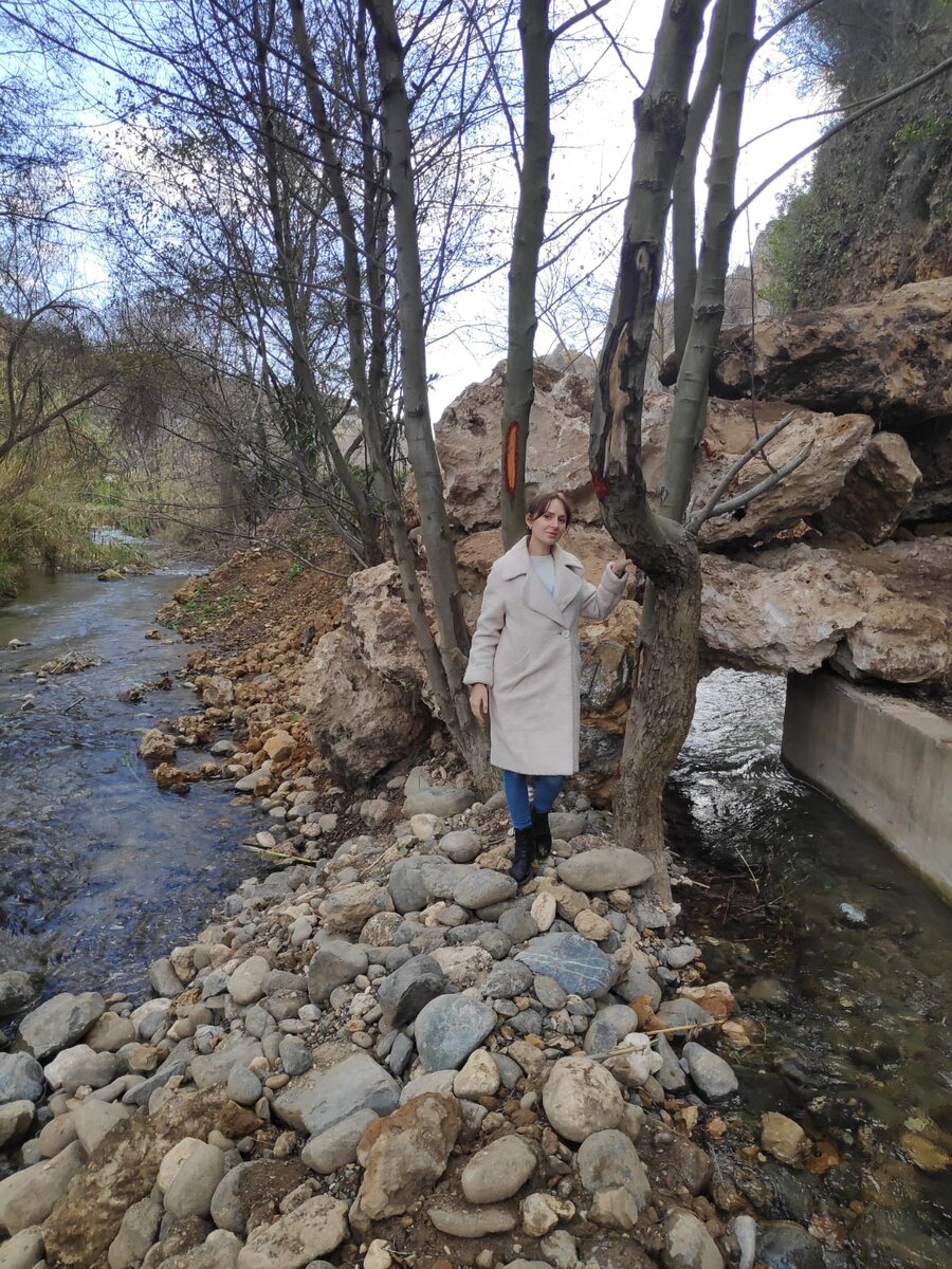 Такое пальто очень популярно у турчанок - оно идеально для зимы в Мерсине.