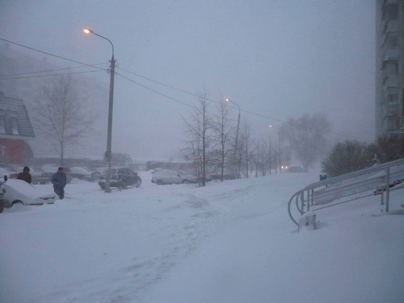 Челябинск, 14 мая 2016 г. снежные хлопья сыплются с неба, как при хорошем снегопаде зимойПервый 