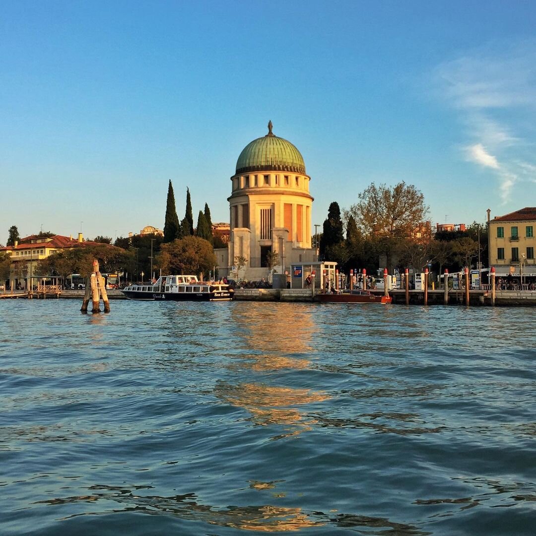 Эта фотопрогулка основана на моих воспоминаниях из поездки в Венецию в 2019 году