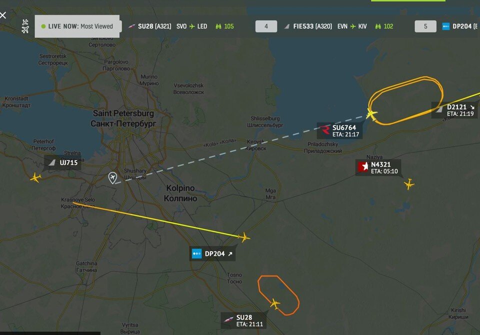     Самолетам пришлось кружить, прежде чем получить разрешение на посадку в Пулково. Фото: Flightradar24