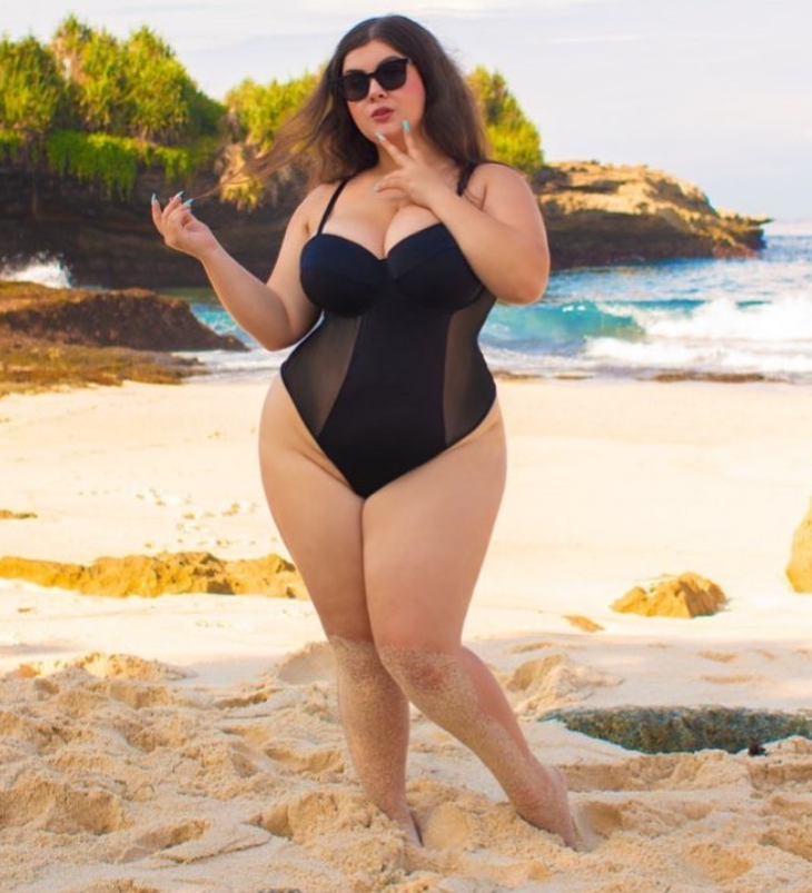 Мари и её фигура "песочные часы". Источник: https://www.instagram.com/p/CdGUUfJjmYM*