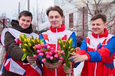    Подмосковные волонтеры поздравляют женщин с 8 марта ©Telegram-канал «Волонтеры Подмосковья»