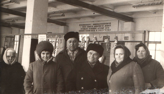 Работники Центрального рынка, Матвеев Курган. В центре директор - Шустов