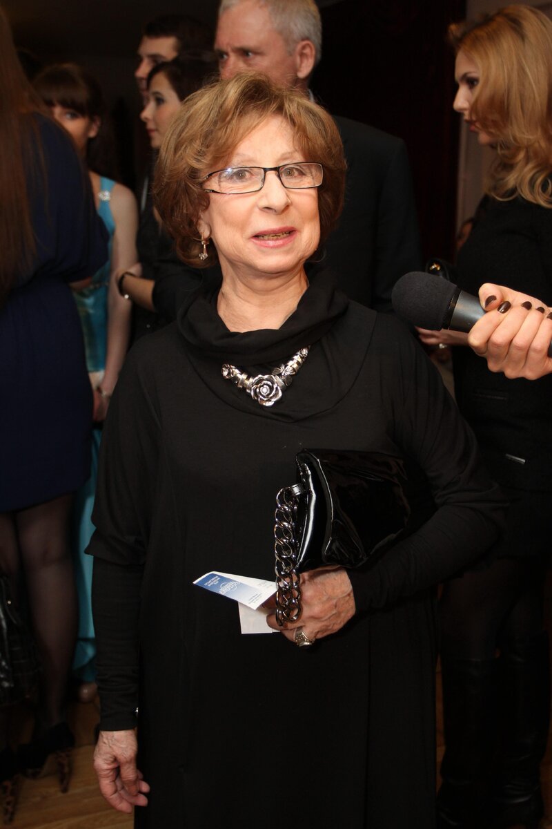    Лия Ахеджакова